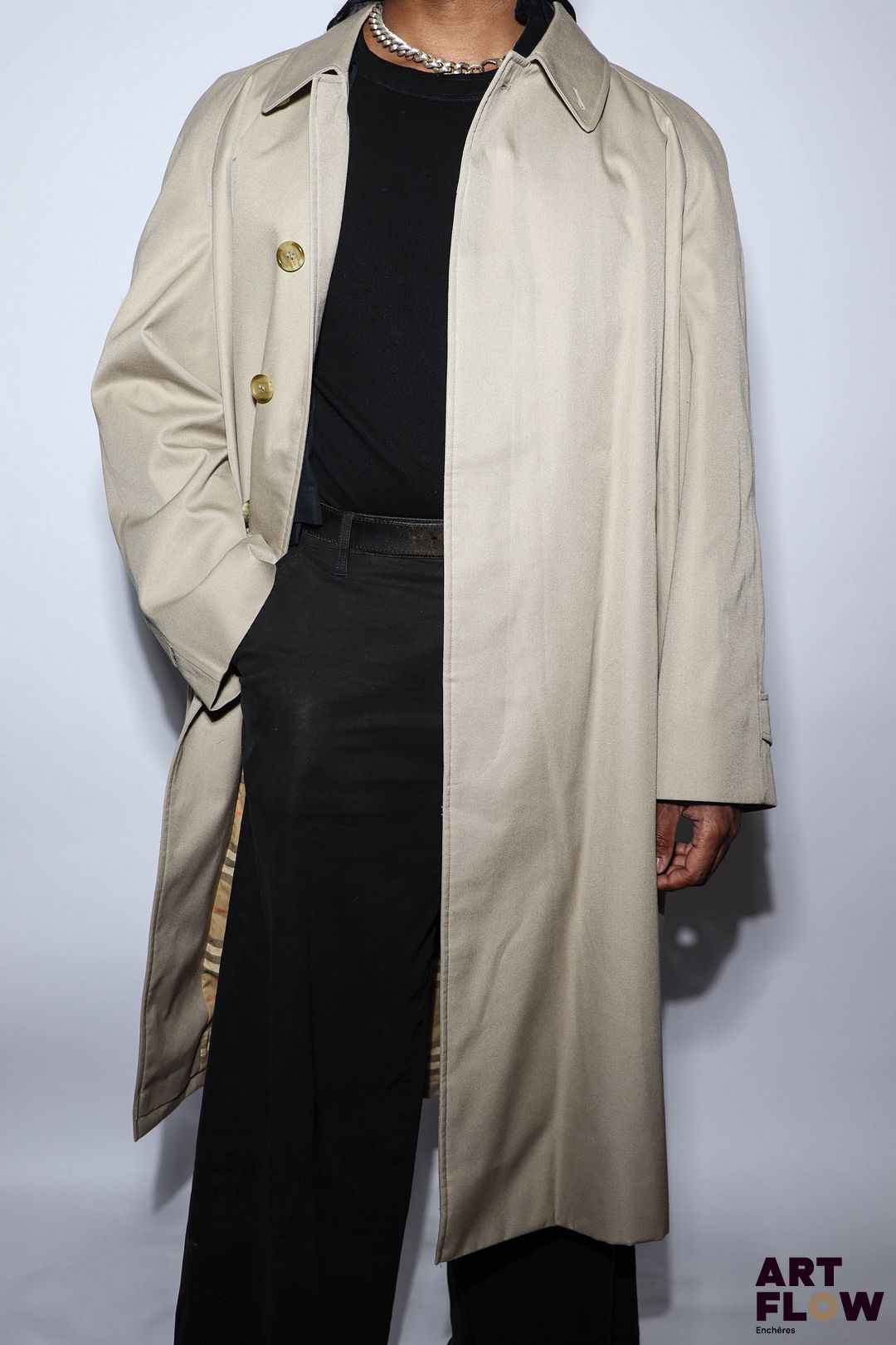 BURBERRY Imperméable façon trench-coat (sans ceinture) en toile beige, et classique intérieur tartan. Très bon état général. Taille homme, peut se porter oversize.