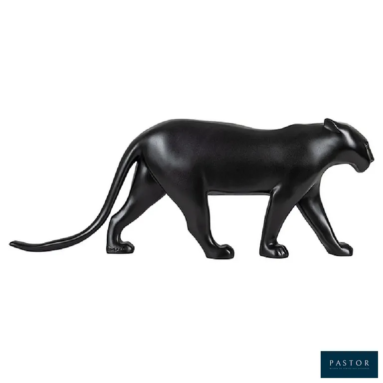 François Pompon (d'après)(1855-1933) (d'après)
  La panthère noire

Sculpture en résine, patinée à la main
  Moulée sur l'œuvre originale de François Pompon
  
  L'œuvre originale est conservée au Musée des Beaux-Arts de Dijon
  Dimensions : 35 x 14 x 5 cm


Expédition obligatoire, jusqu'à 5 Lithographies dans votre colis pour 14,76€ TTC en France Métropolitaine, et 29,64€ TTC pour l'Europe