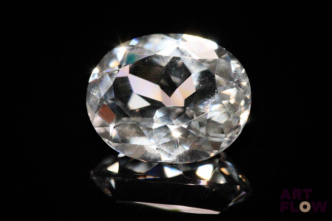 Importante quartz incolore ovale. 15.73 cts. 18.7mm x 15.3mm