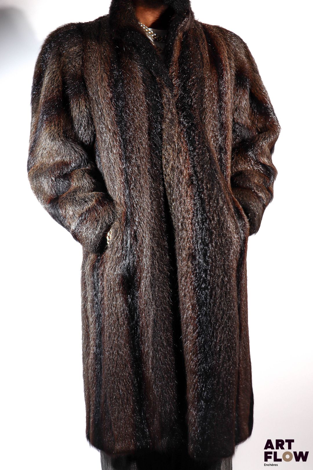 Long manteau à manches longues en fourrure de vison bicolore Taille supposée 40 120 cm de long Bon état général