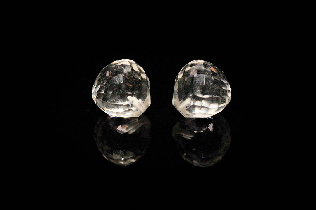 Appairage de quartzs incolores briolettes. 6.94 cts. Dims. moy.: 8.0mm x 8.0mm