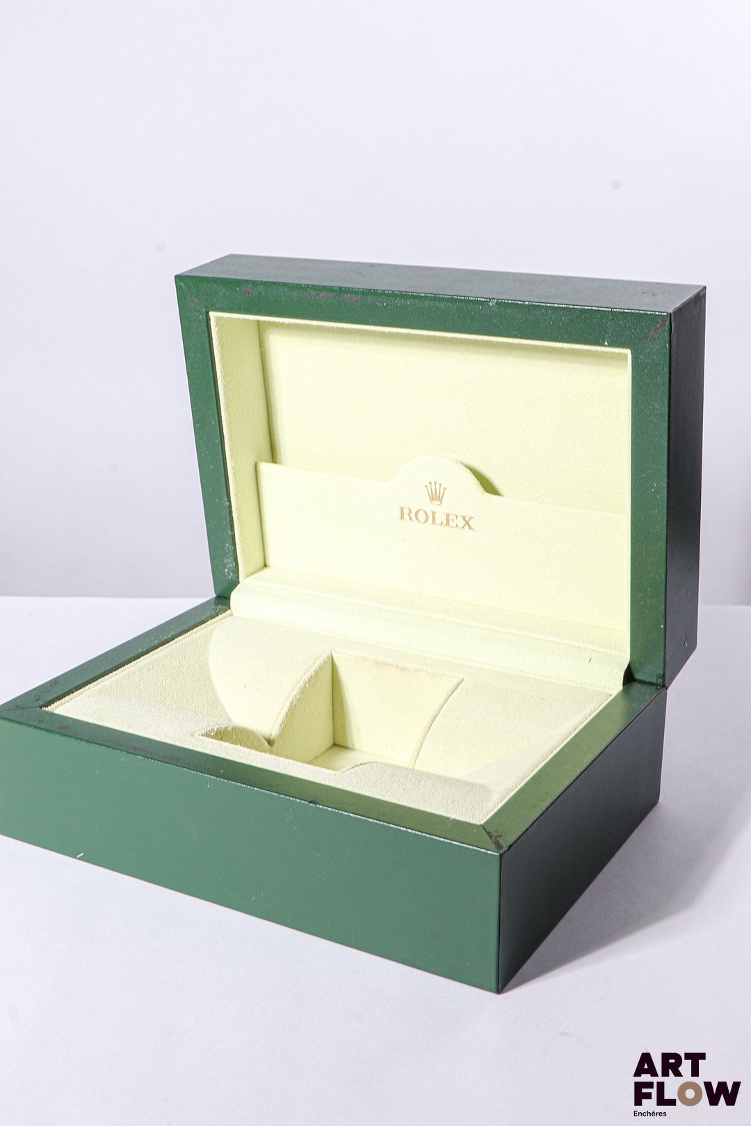 ROLEX Boîte et sur boite, numérotée 31.00.04 18 x 13 x 7,5 cm Tâches