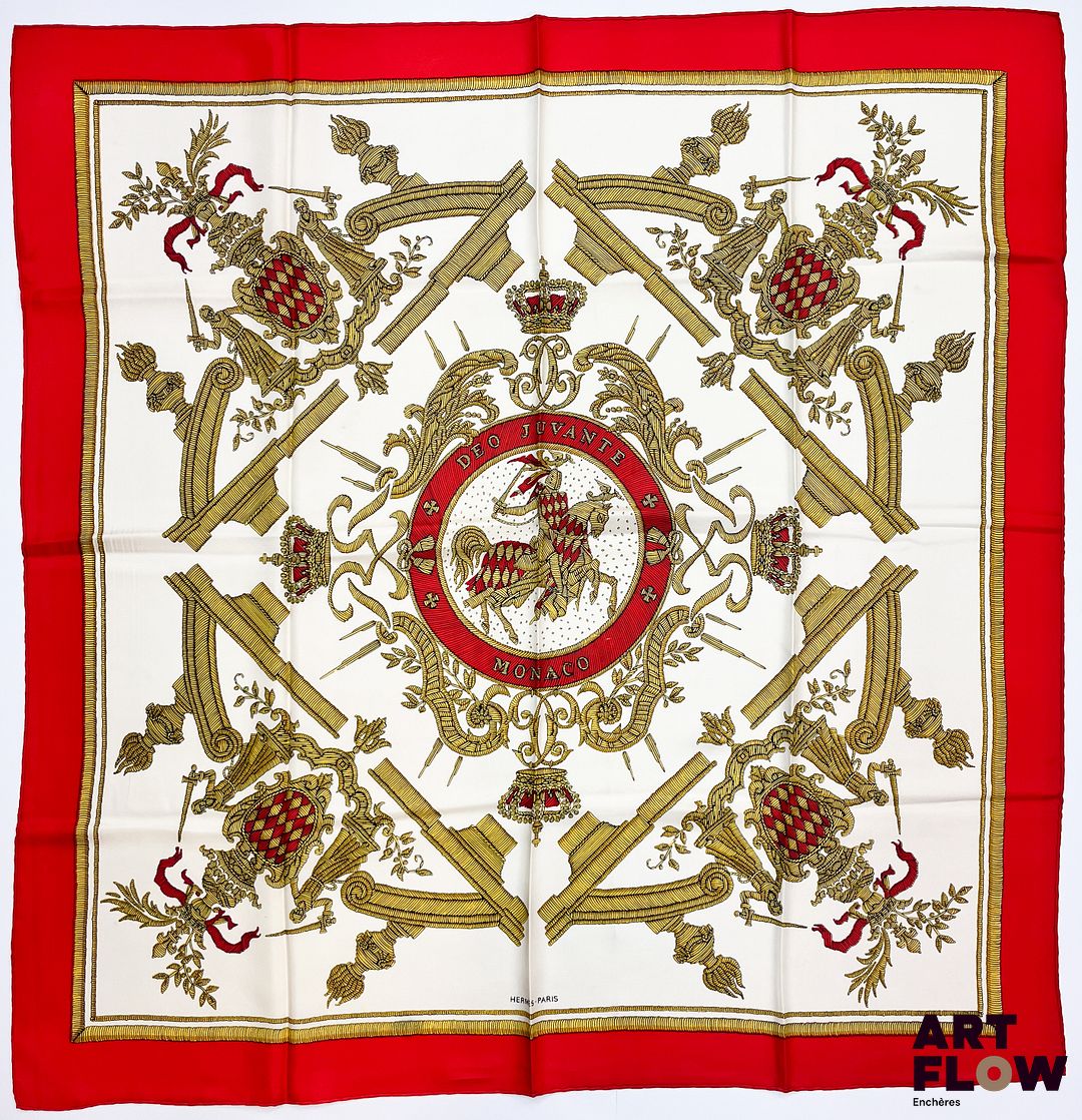 HERMÈS Modèle "Deo Juvente Monaco" Carré en twill de soie d'après Hugo GRYGKAR 90 x 90 cm Bon état général malgré un infime accro