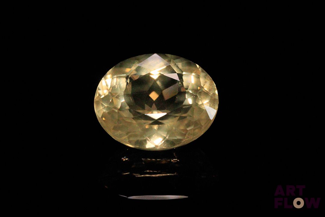 Importante citrine ovale. Jolie couleur. 12.98 cts. 16.6mm x 13.9mm