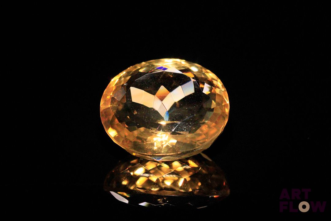 Importante citrine ovale. Probablement Brésil, non chauffée. 25.13 cts. 20.0mm x 18.0mm