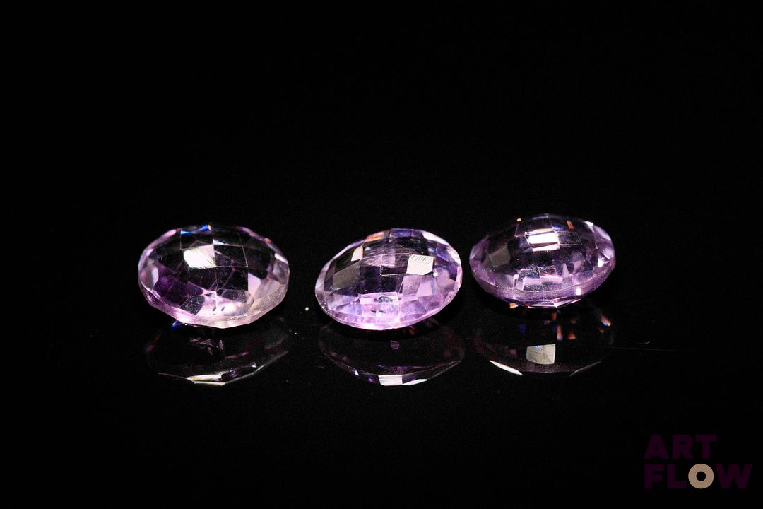 Trois améthystes fantaisies. 9.11 cts. Dims. moy.: 10.0mm x 8.0mm