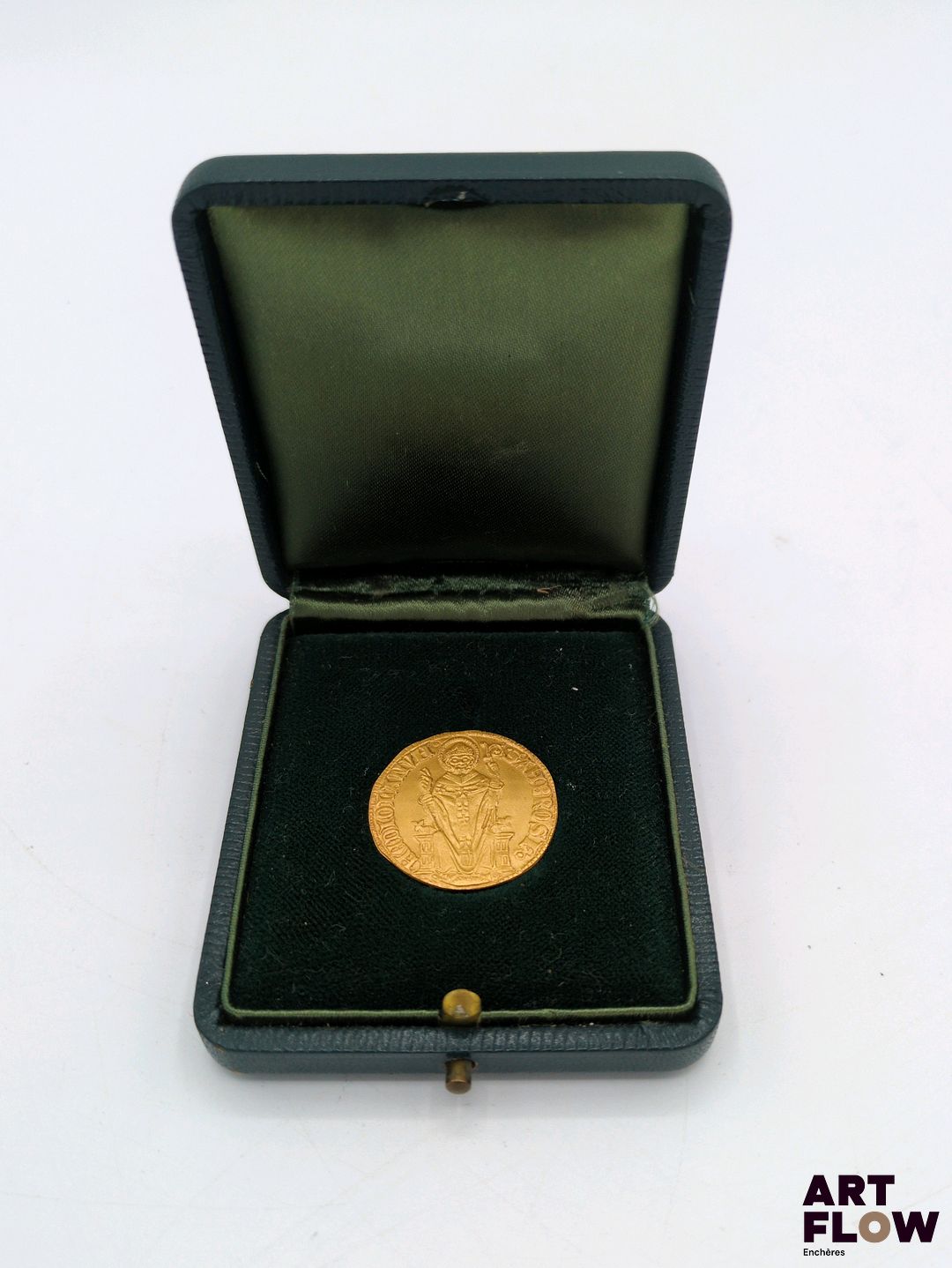 ITALIE Médaille or dite "Ambrogino d'oro" à l'avers, le revers représente St Gervais et St Protai. Éditée par la ville de Milan au XXe siècle. Or 18 k (750/1000) Poids : 4,88 g