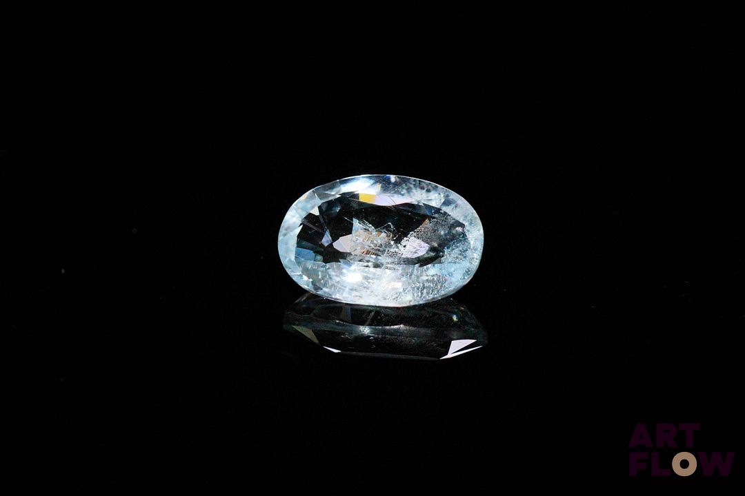Aigue-marine ovale. Non chauffée. 2.47 cts. 12.0mm x 7.0mm
