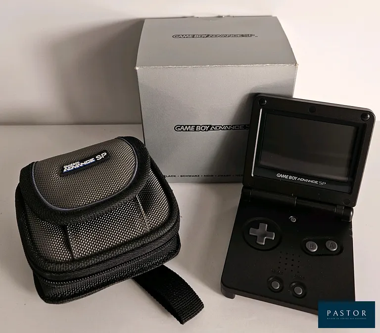 NINTENDO - GAMEBOY ADVANCE SP. Console Nintendo GBA SP noire complète avec boite, notice et chargeur. TBE. La console est proche du neuf. Fonctionne. Sortie : 2003