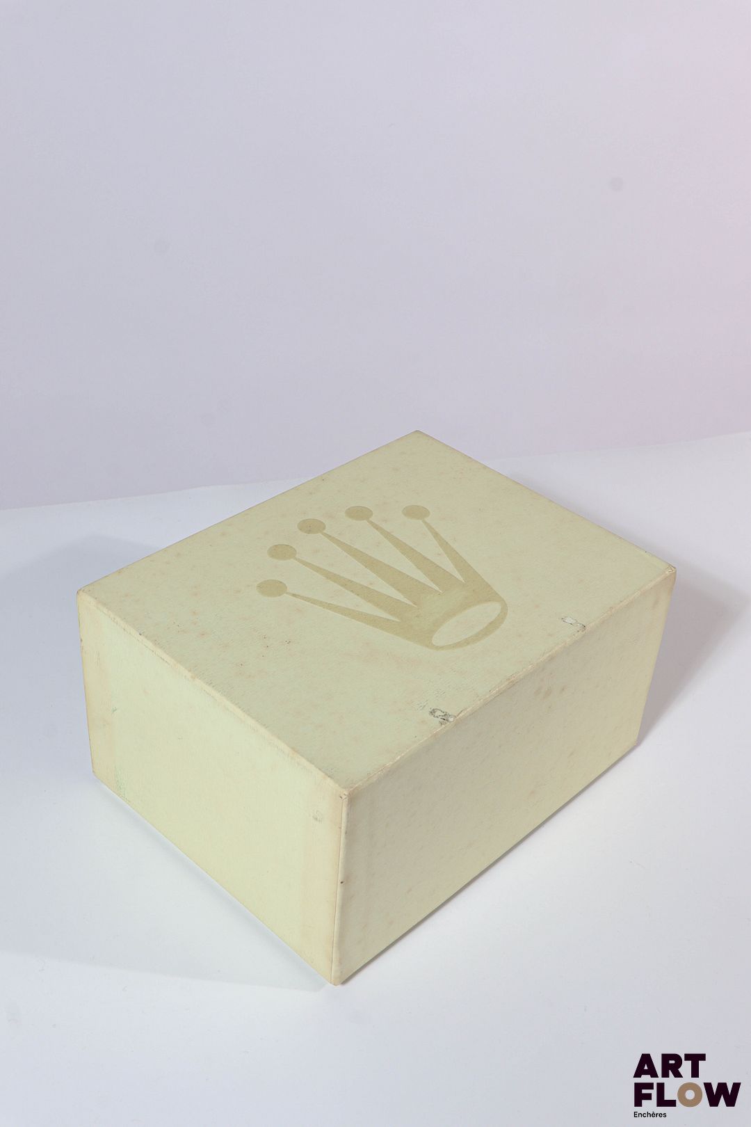 ROLEX Boîte et sur boîte, numérotée 30.00.02 15 x 11,5 x 8 cm Bon état général, tâches
