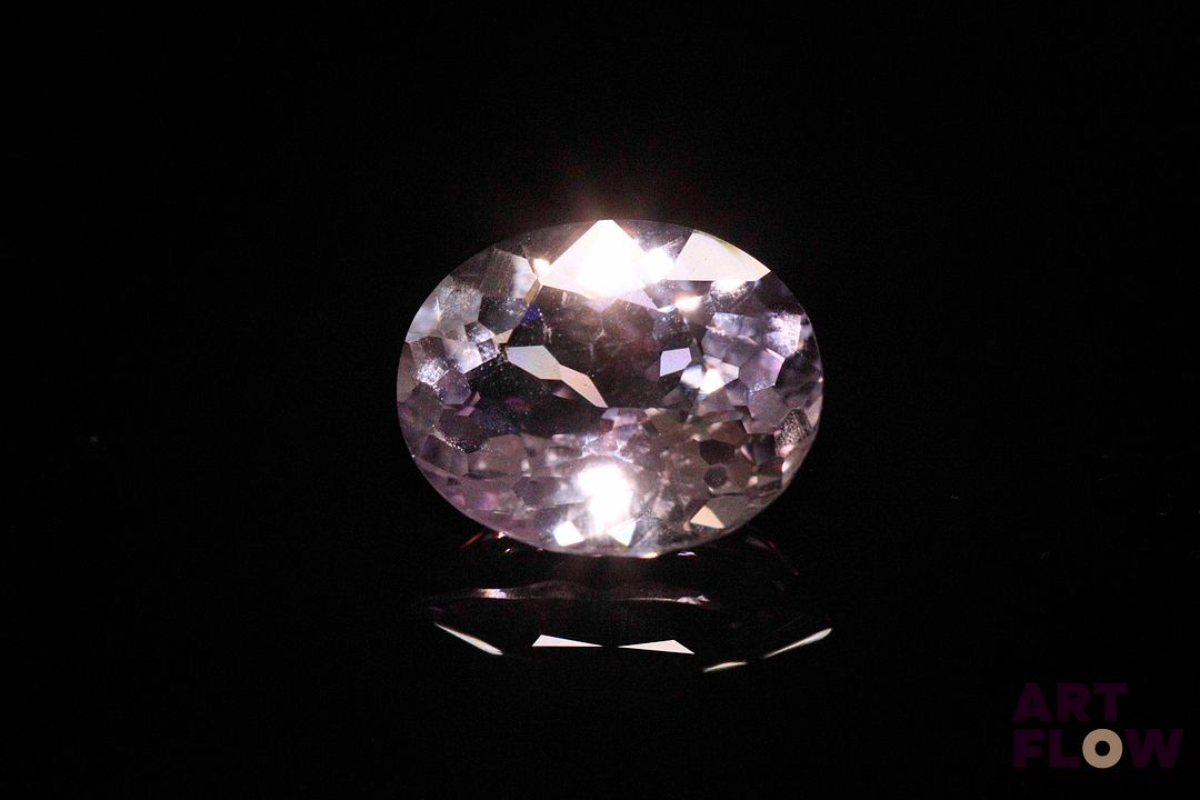 Amétrine pâle ovale. Jolie couleur. 6.17 cts. 14.3mm x 11.6mm