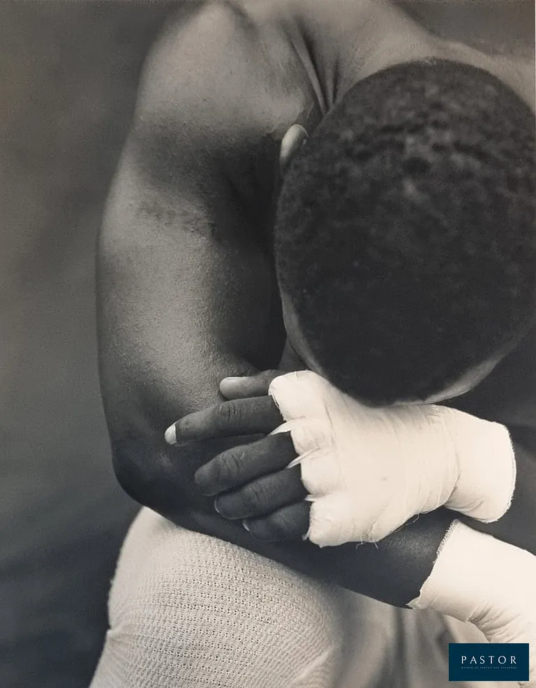 Michel Comte
Mike Tyson (en larmes), 1990

Tirage argentique d'essai très rare
Annotée au dos (par l'artiste ou l'agence) : 29/17
Bon état (petites usures)

35,5 X 27cm


Expédition obligatoire, jusqu'à 5 Lithographies dans votre colis pour 14,76€ TTC en France Métropolitaine, et 29,64€ TTC pour l'Europe