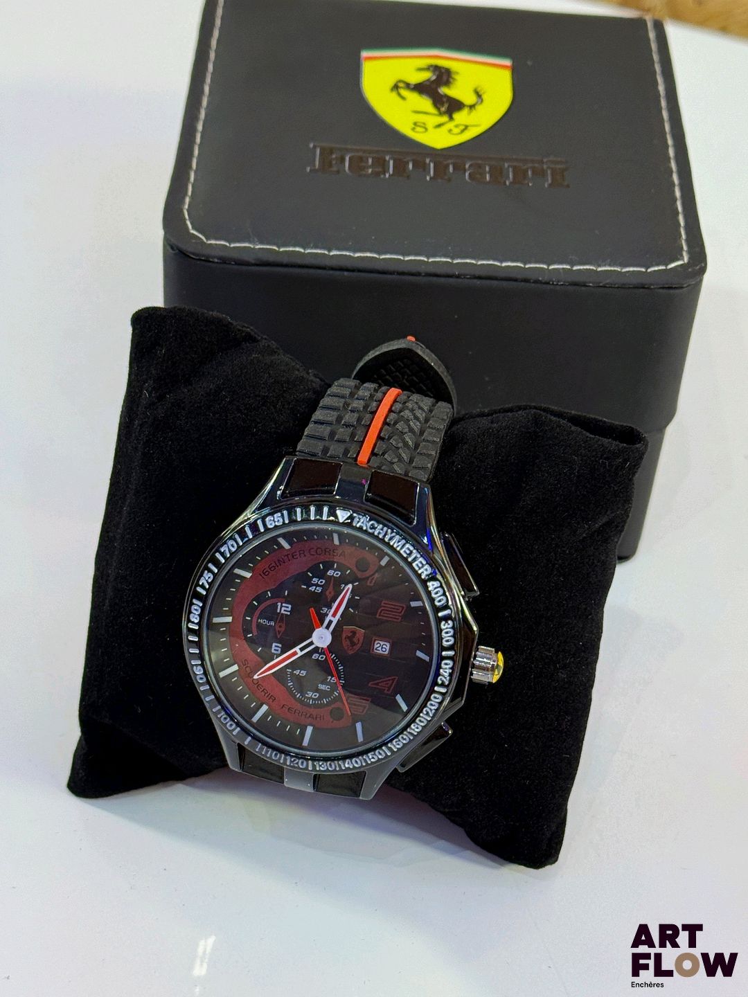 Ferrari Montre Sport SF.28.1.29 Diamètre boîtier : 4.50cm État proche du neuf - nouvelle pile Water resistant 3ATM - Expédition obligatoire.