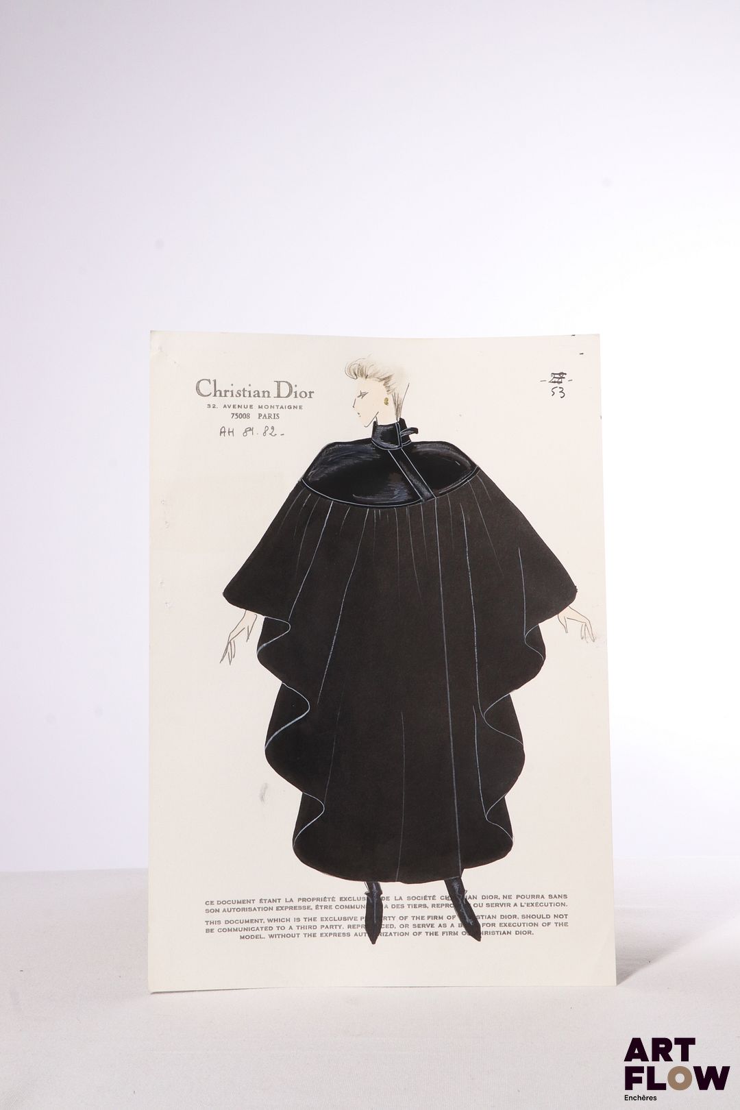 Christian DIOR, Collection Automne/Hiver 1981/1982 Silhouette 53 Technique mixte sur papier (gravure rehaussée à l'encre, gouache et crayon) 32 x 22,5 cm