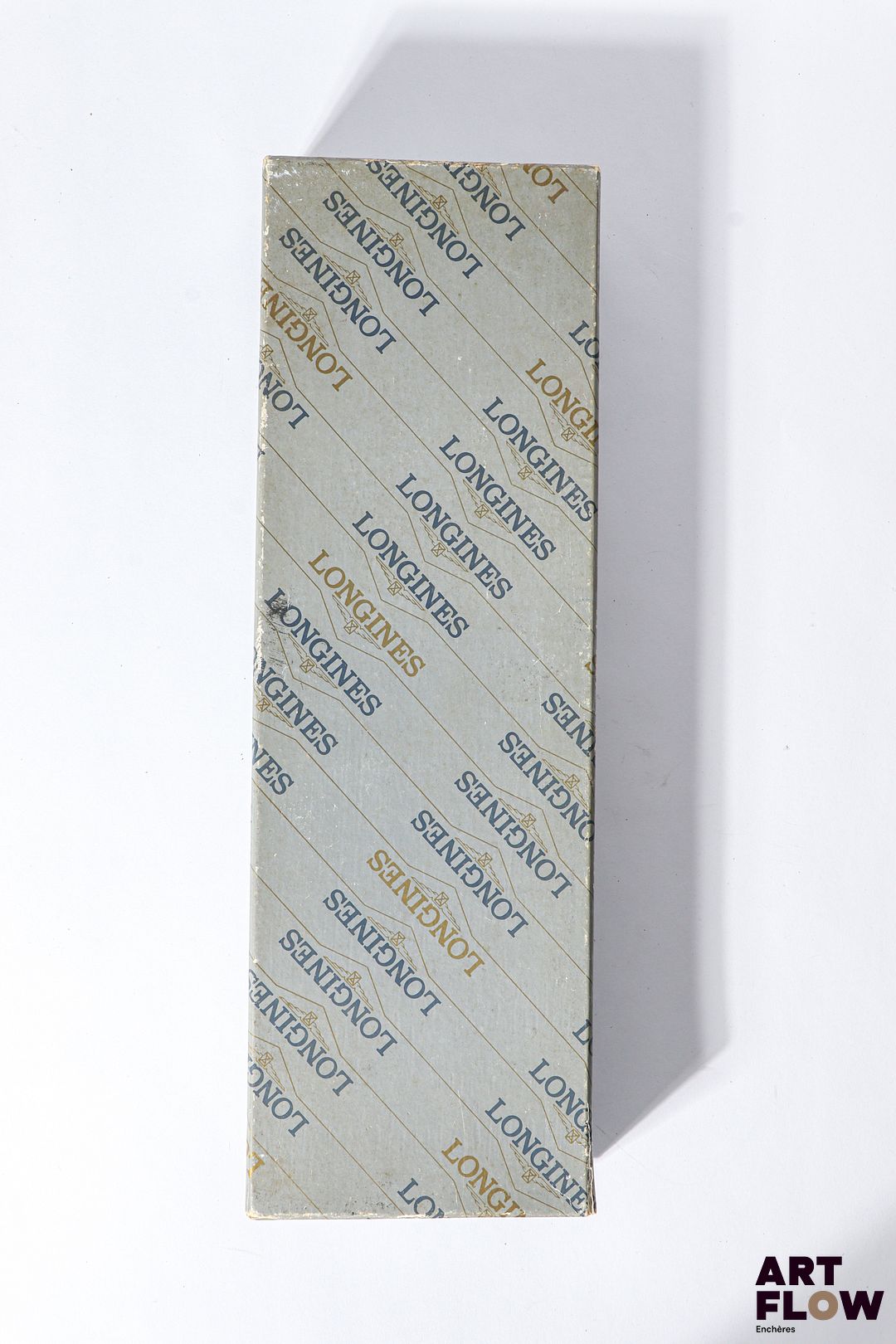 LONGINES Boîte, sur boîte et manuel d'utilisation Dimensions : 26,5 x 6 x 2,5 cm