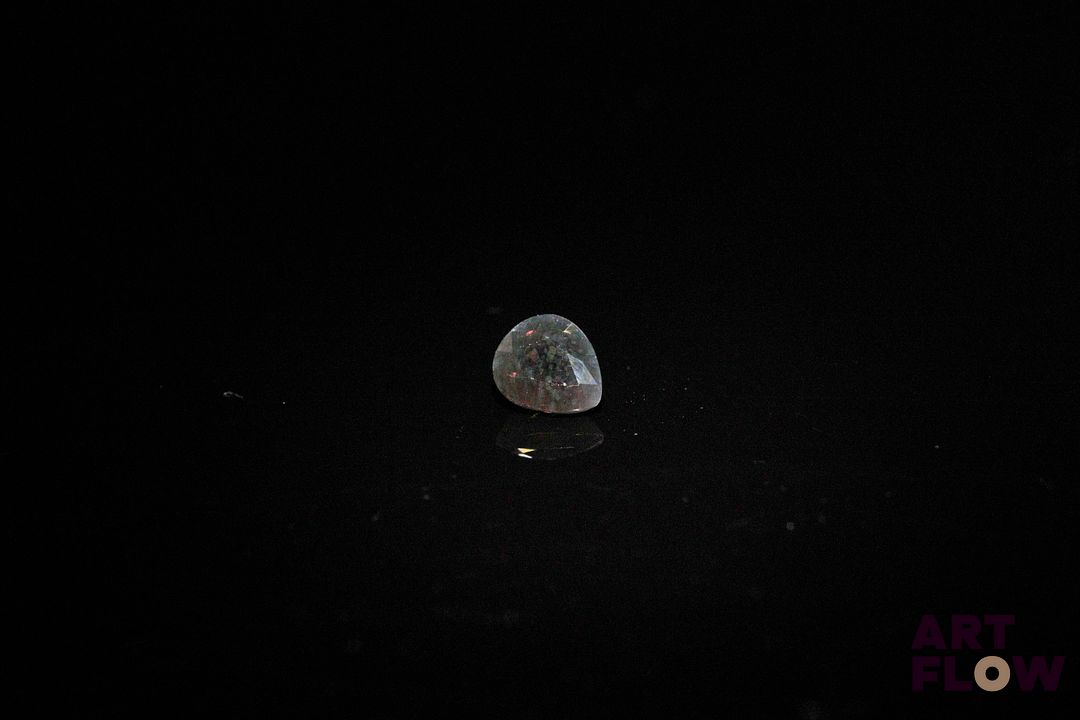 Saphir poire. 0.70 ct. 5.0mm x 4.0mm