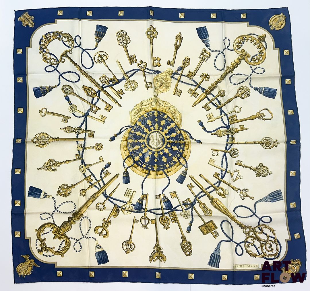 HERMÈS Modèle "Les Clés" Carré en twill de soie d'après Cathy LATHAM 90 x 90 cm Bon état général malgré de petites décolorations, et tâches