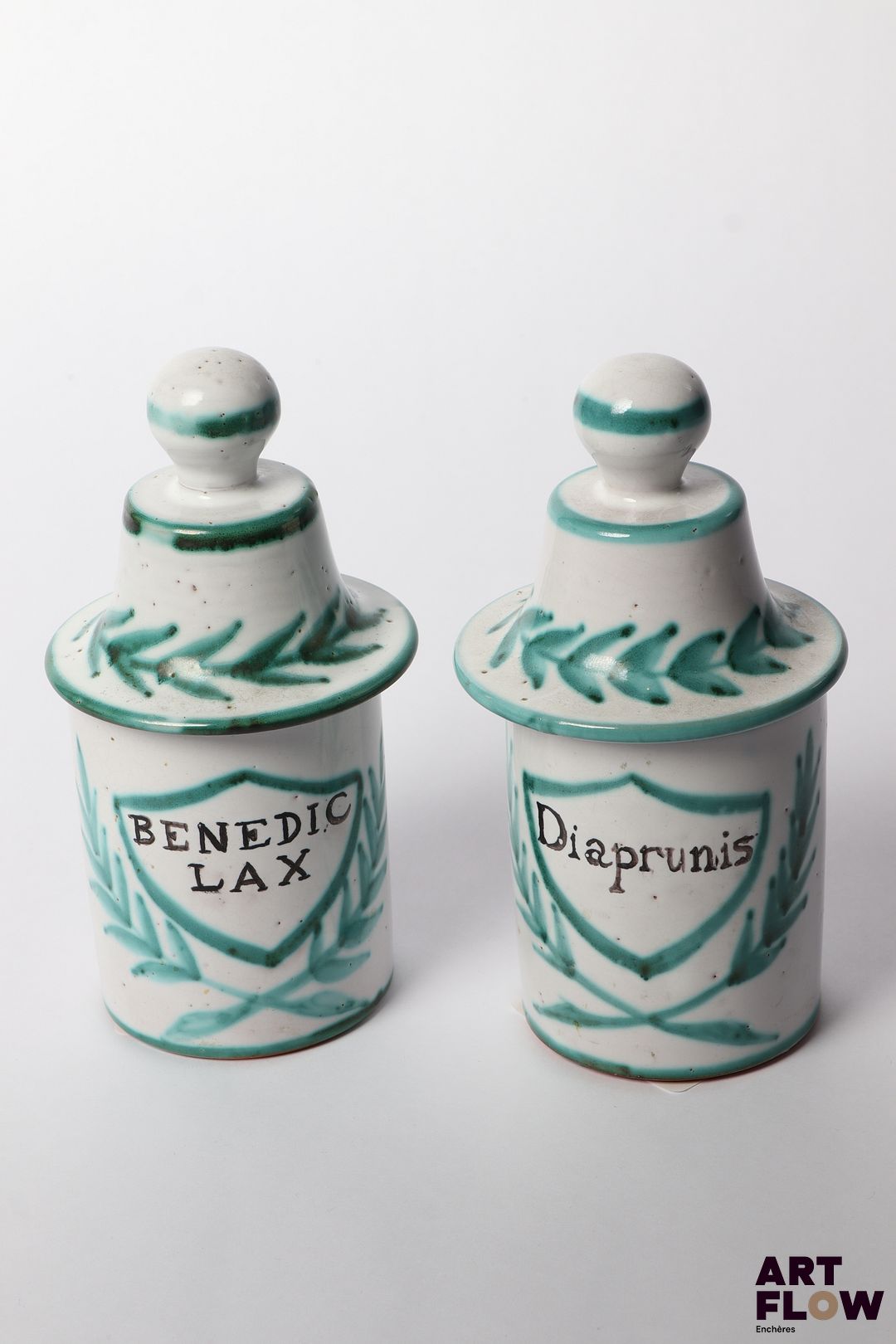 Robert PICAULT (1919-2000) Réunion de 2 pots à pharmacie en céramique émaillée H. 18 cm Signés sous la base