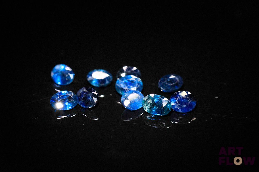 Dix saphirs ovales. 3.22 cts. Dims. moy.: 4.0mm x 3.0mm