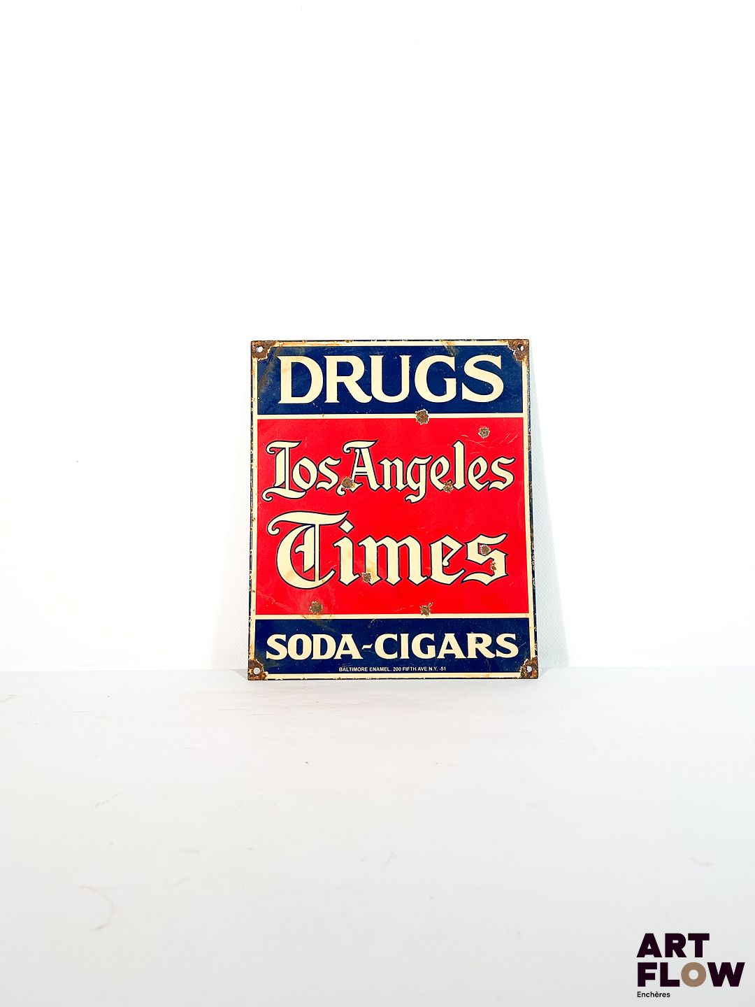 Plaque émaillée rectangulaire Los Angeles Times Dimensions : 30 x 25 cm Petits éclats et traces de rouille
