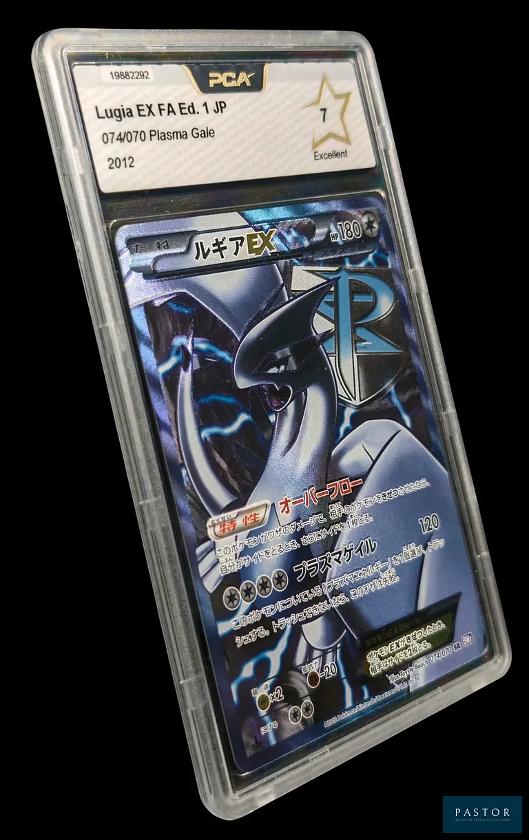 Carte Pokémon gradée Lugia Ex 074/070 - Full Art en 1ère édition - PCA 7.
Extrêmement rare dans cet état, fait partie des 3 cartes les plus chères de la série avec le Dracaufeu et Tortank secrètes shiny.
Carte en état Excellent (PCA 7), en japonais.