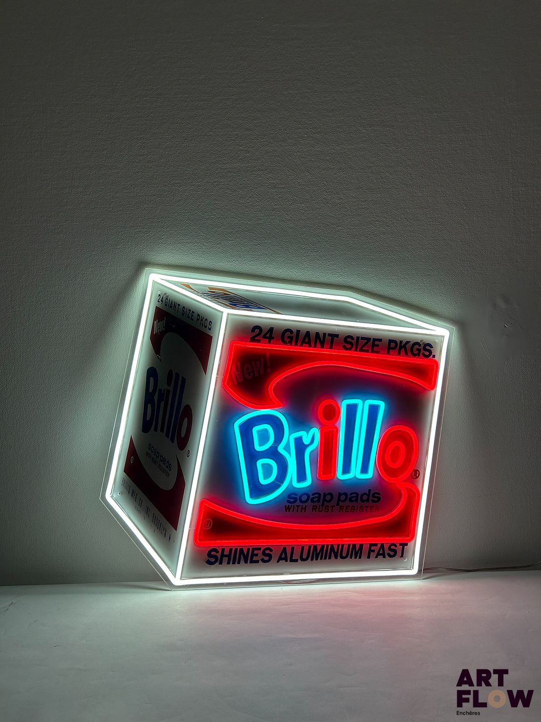 Enseigne lumineuse sur plexiglas Brillo Andy Warhol Dimensions : 55 x 59 cm Fonctionnelle