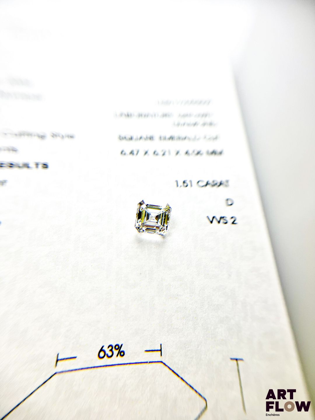 Diamant de synthèse de 1,51 carats de forme carrée émeraude, avec certificat précisant : D, VVS2