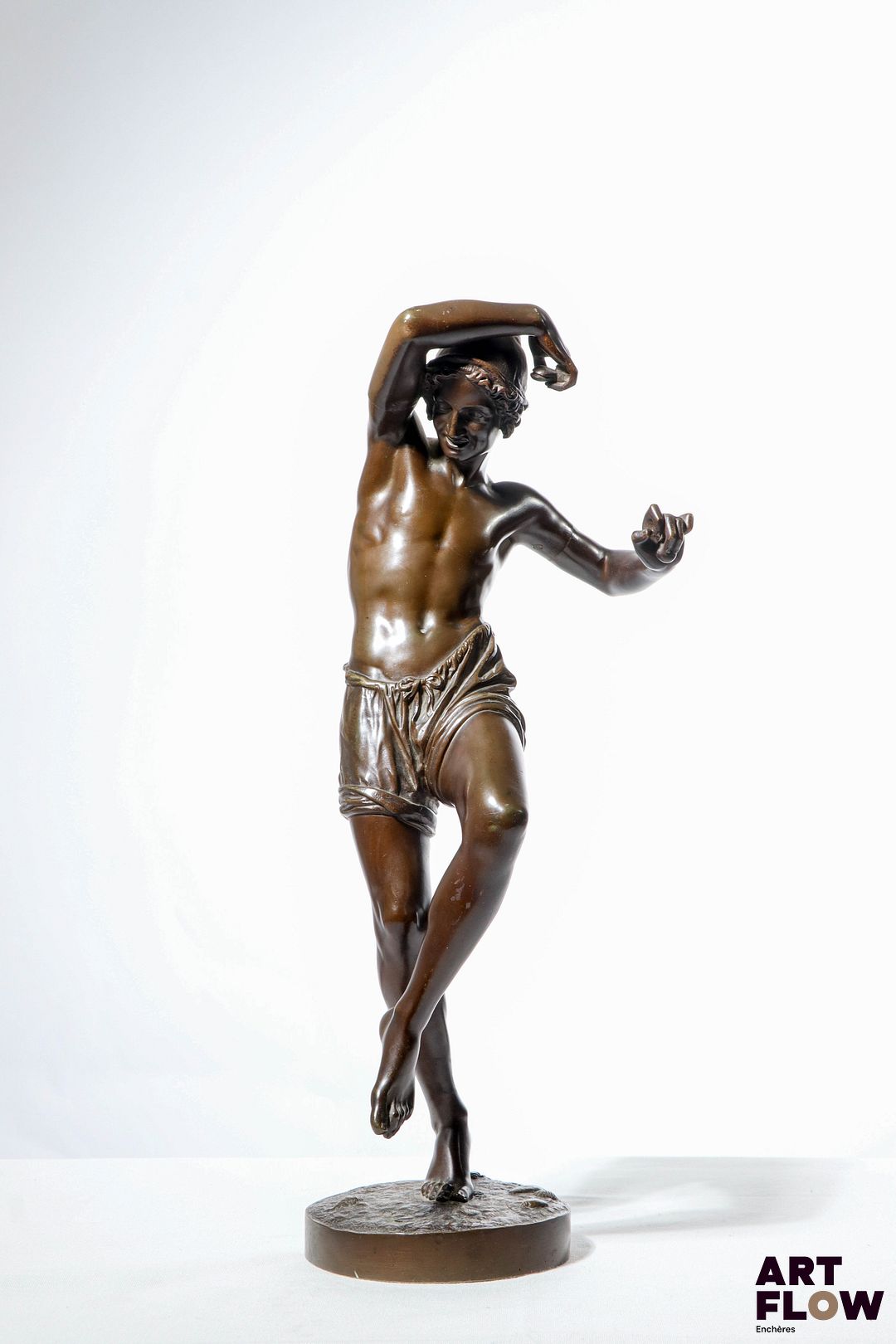 Francisque Joseph DURET (1804-1865) Jeune pêcheur dansant Bronze à patine brune Signé Duret et cachet du fondeur La Fontaine sur la terrasse Daté 29 mars 1881 H. 43,5 cm x L. 17 cm Bon état général malgré quelques défauts (jointures des bras visibles)