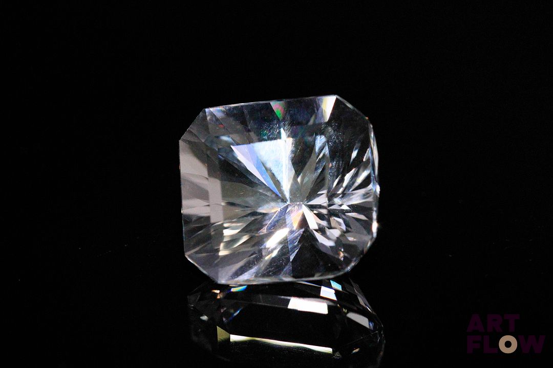 Quartz incolore coussin fantaisie. 21.24 cts. 17.7mm x 16.3mm