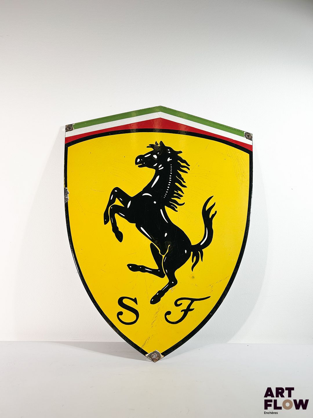 Grande plaque émaillée d'après Ferrari 71 x 56 cm Petits éclats et traces de rouille