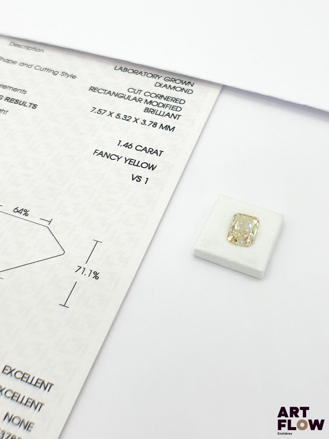 Diamant de synthèse de forme Radiant de 1,46 carats. Accompagné d'un certificat de laboratoire de l'IGI (international gemological Institute) précisant : Fancy Yellow, VS 1