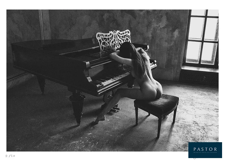 Alex MANCHEV
Piano girl, 2019

Sérigraphie signée et numérotée
Édition limitée - 30 exemplaires
Papier d'art Fabriano 240g
Dimensions : 70 x 50 cm


Expédition obligatoire, jusqu'à 5 Lithographies dans votre colis pour 14,76€ TTC en France Métropolitaine, et 29,64€ TTC pour l'Europe