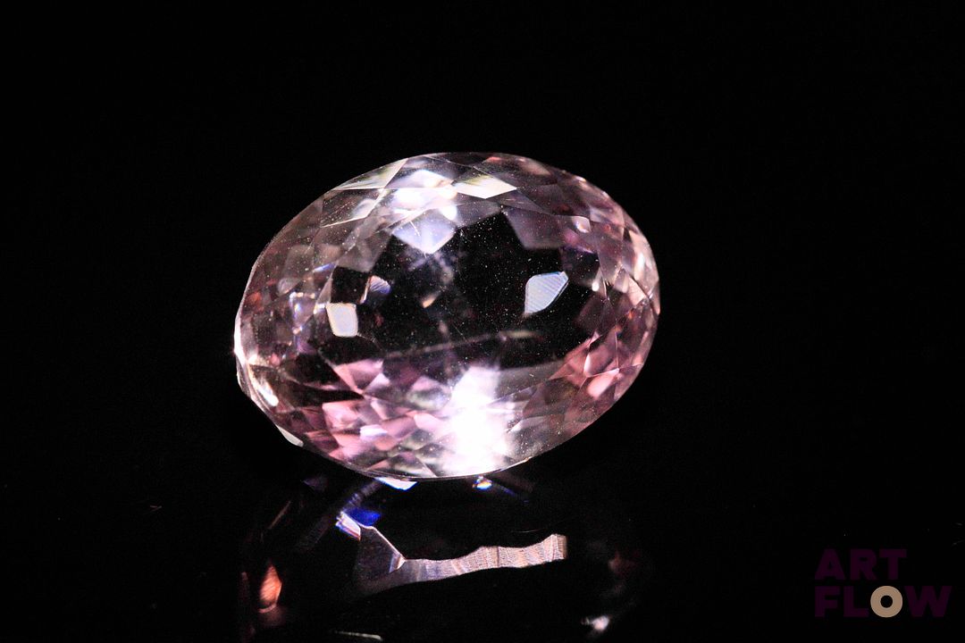 Amétrine ovale. Jolie couleur. 15.76 cts. 17.0mm x 13.0mm