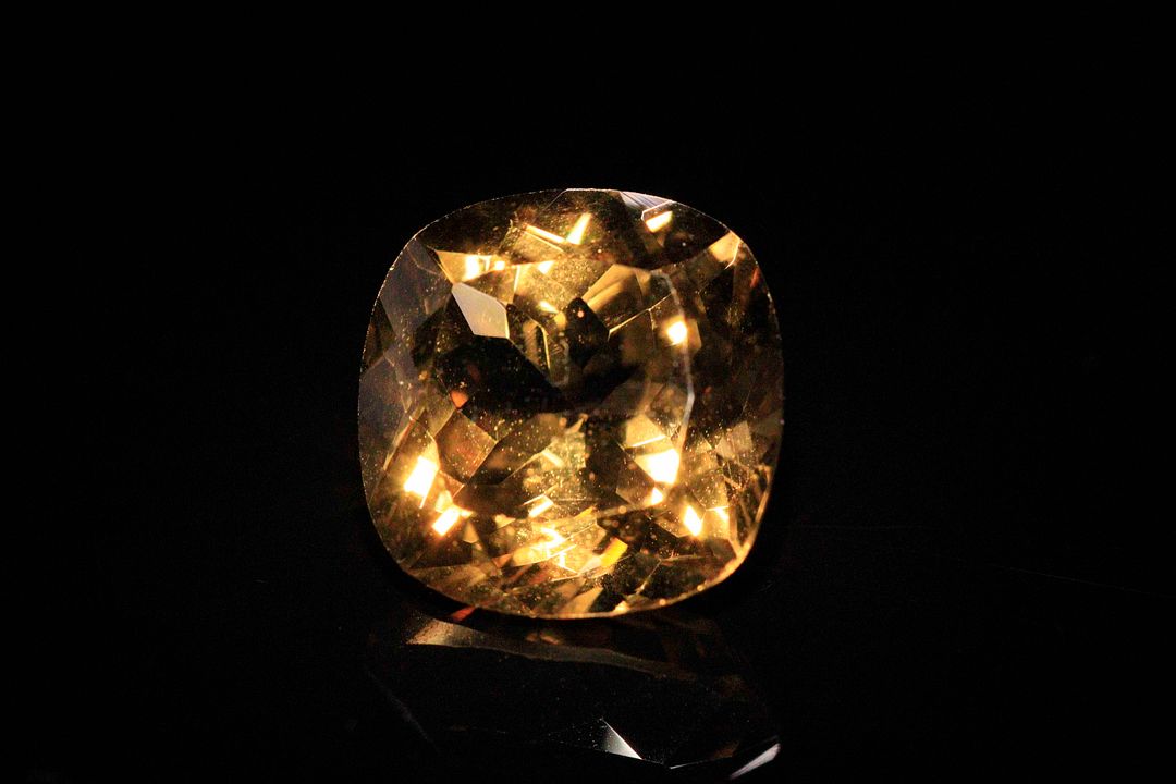 Citrine coussin. Non chauffée. 11.34 cts. 14.0mm x 14.0mm