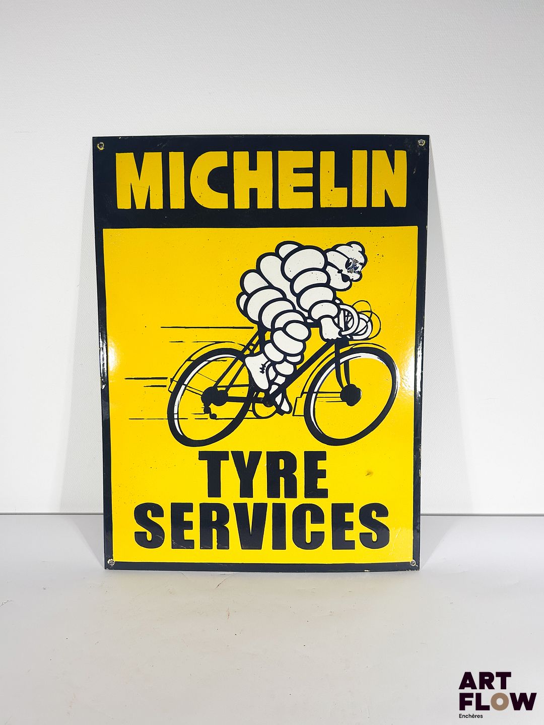 Plaque émaillée rectangulaire Michelin Type Services Dimensions : 61 x 46 cm Petits éclats et traces de rouille Reproduction moderne