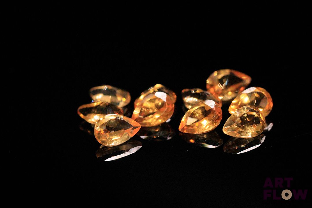 Dix citrines poires. 4.06 cts. Dims. moy.: 6.0mm x 4.0mm