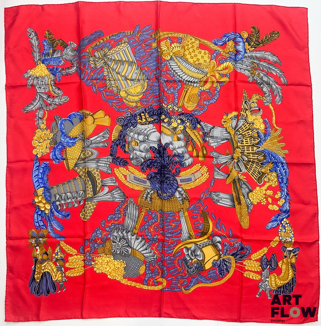 HERMÈS Paris Modèle "Chapeau !" d'après un dessin d'Annie Faivre Carré en twill de soie dans les tons rouges Dimensions : 90 x 90 cm Très bon état général malgré quelques infimes taches Dans ses plis d'origine