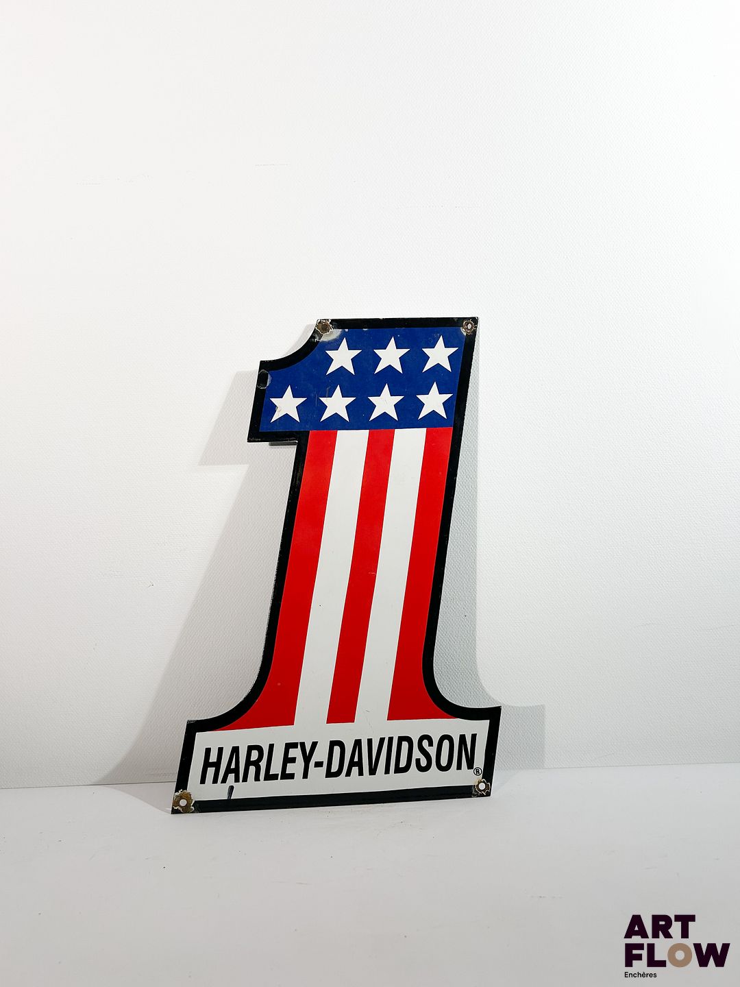 Plaque émaillée publicitaire Harley Davidson Dimensions : 45,5 x 21 cm Petits éclats et traces de rouille - moderne