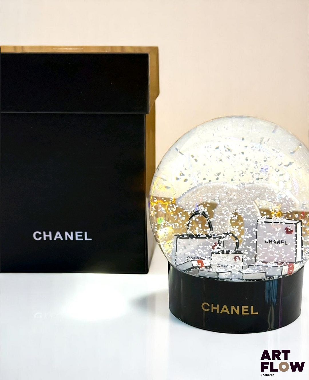 Chanel Boule à neige Cadeau offert aux clients VIP, indisponible en point de vente. Neuve. - Expédition obligatoire.