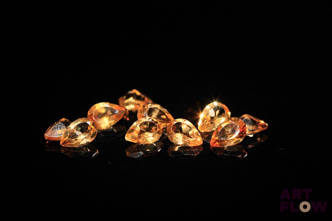 Dix citrines poires. 4.03 cts. Dims. moy.: 6.0mm x 4.0mm