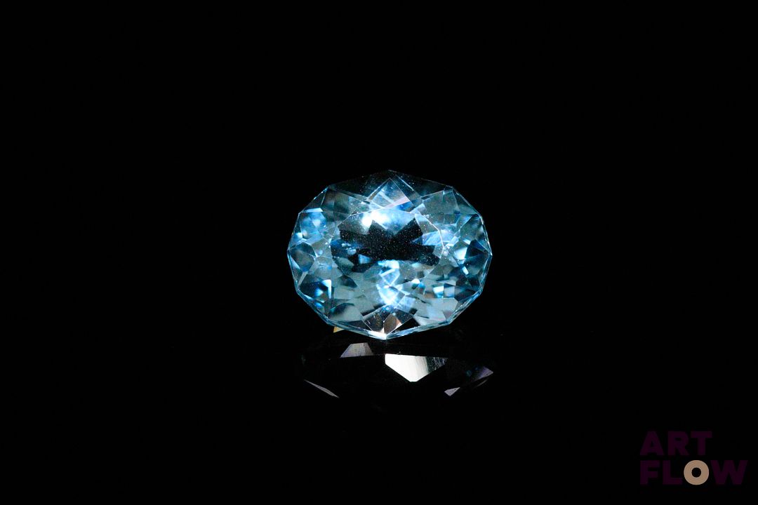 Topaze bleue poire. 1.32 ct. 11.6mm x 9.7mm
