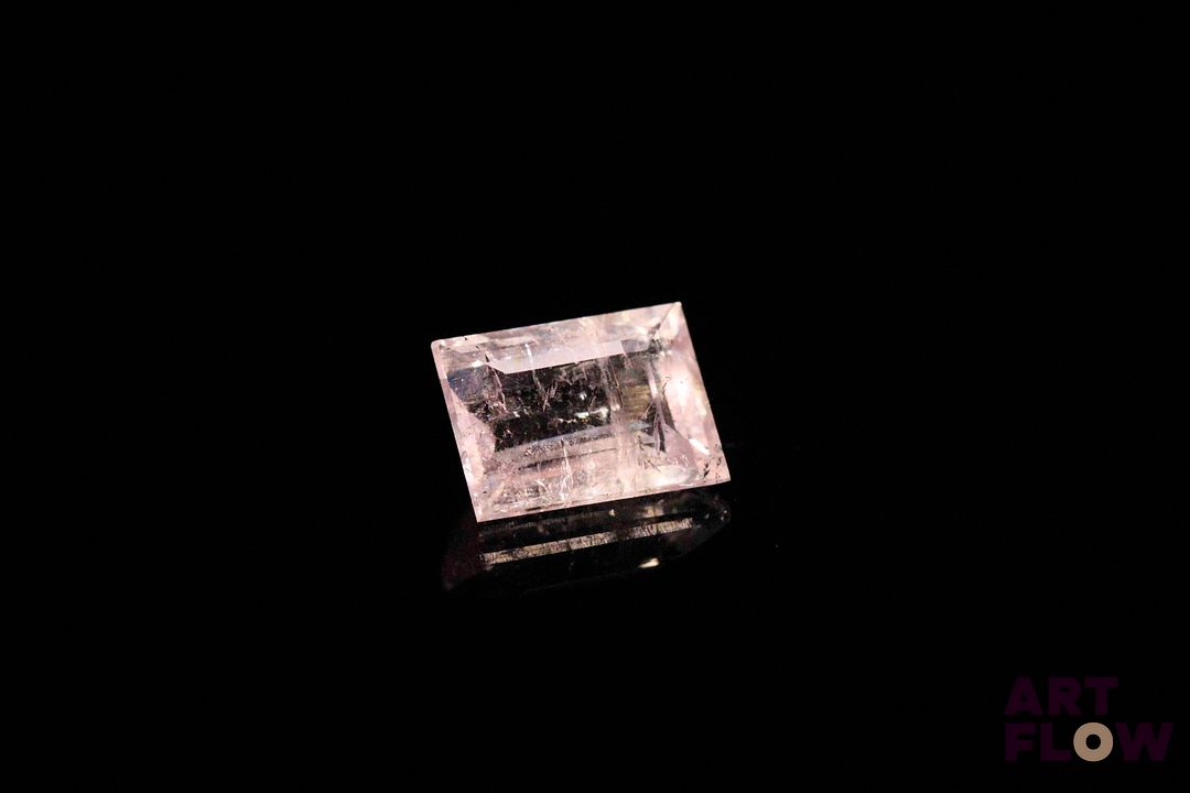 Tourmaline rose rectangulaire à pans vifs. Jolie couleur, non chauffée. 1.96 ct. 8.3mm x 6.0mm