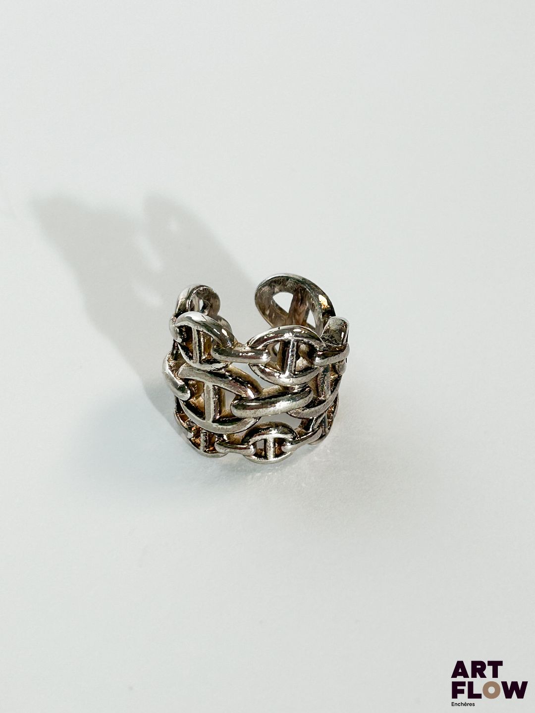 HERMÈS Paris Modèle "Chaine d'encre enchainée" Bague en argent 925° Signée TDD : 50 Poids : 12,46 g Avec facture Dans son pochon