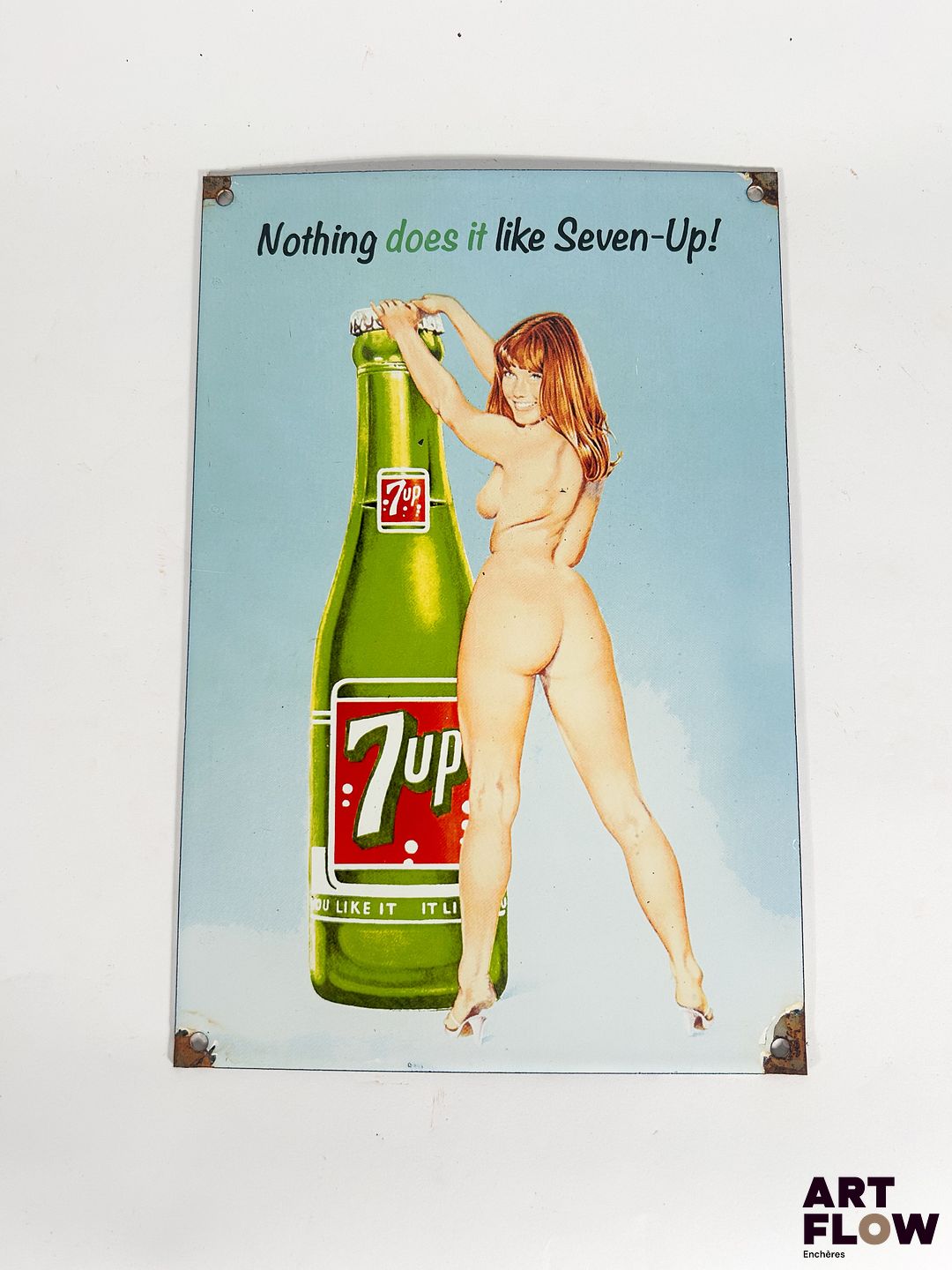 Plaque émaillée rectangulaire Seven-Up Dimensions : 30,5 x 20,5 cm Petits éclats et traces de rouille Reproduction moderne
