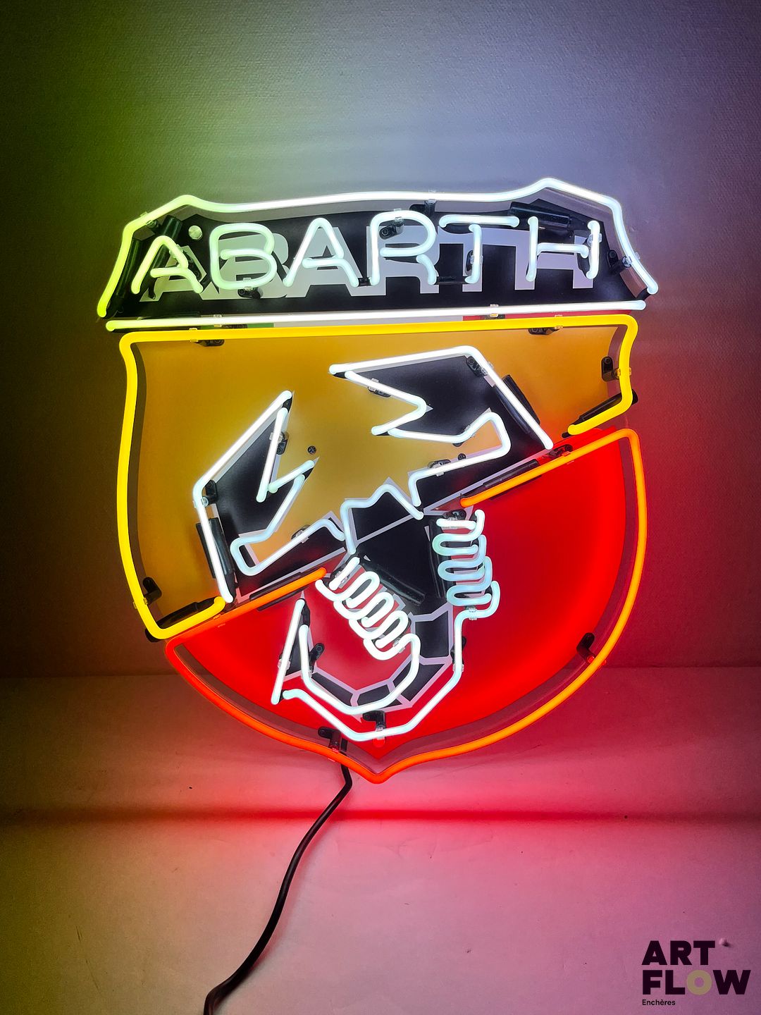Enseigne néon ABARTH, les néons en verre multicolore Fournie avec alimentation Fonctionnelle Dimensions : 47 x 45 cm
