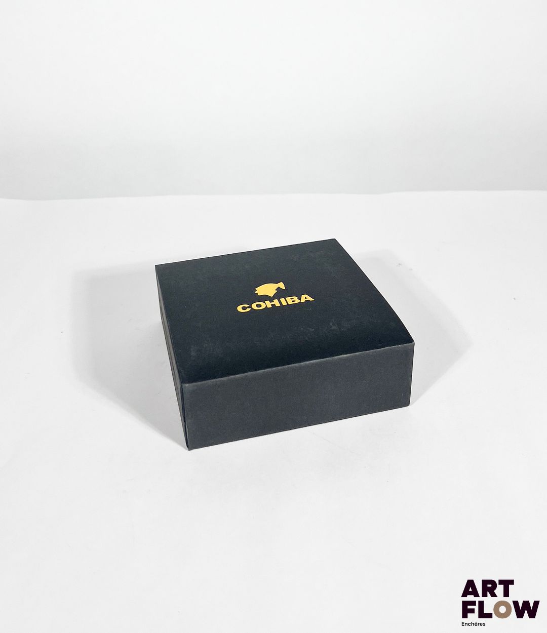 COHIBA Briquet zippo en métal doré et laqué. Dans son écrin Etat neuf