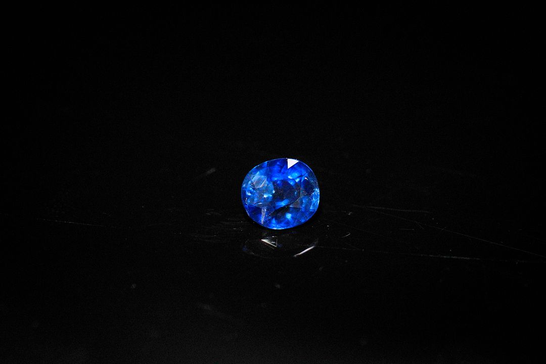 Saphir coussin. Belle couleur. 0.70 ct. 5.3mm x 7.8mm