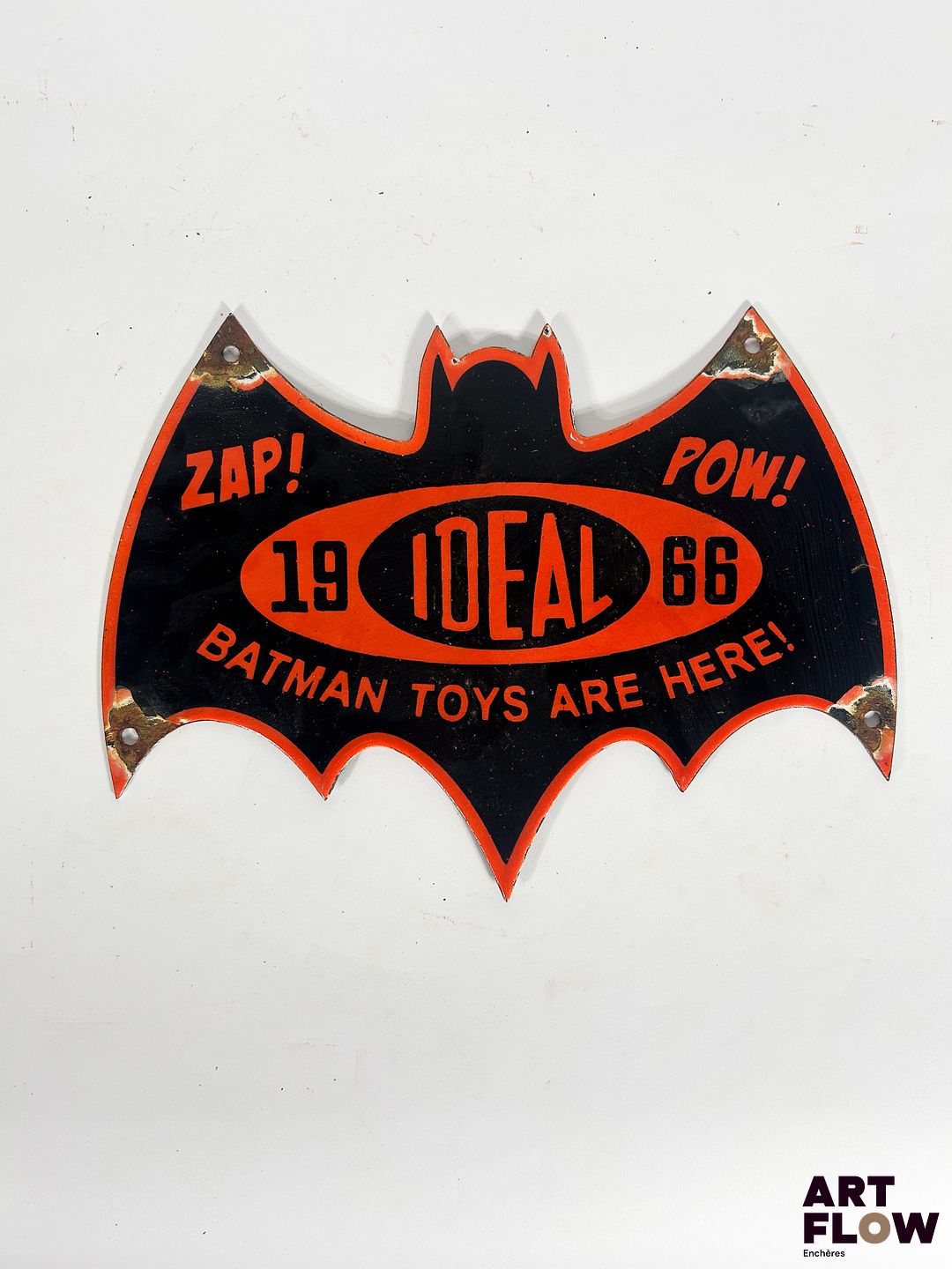 Plaque émaillée Batman Ideal Dimensions : 22 x 30 cm Petits éclats et traces de rouille Reproduction moderne