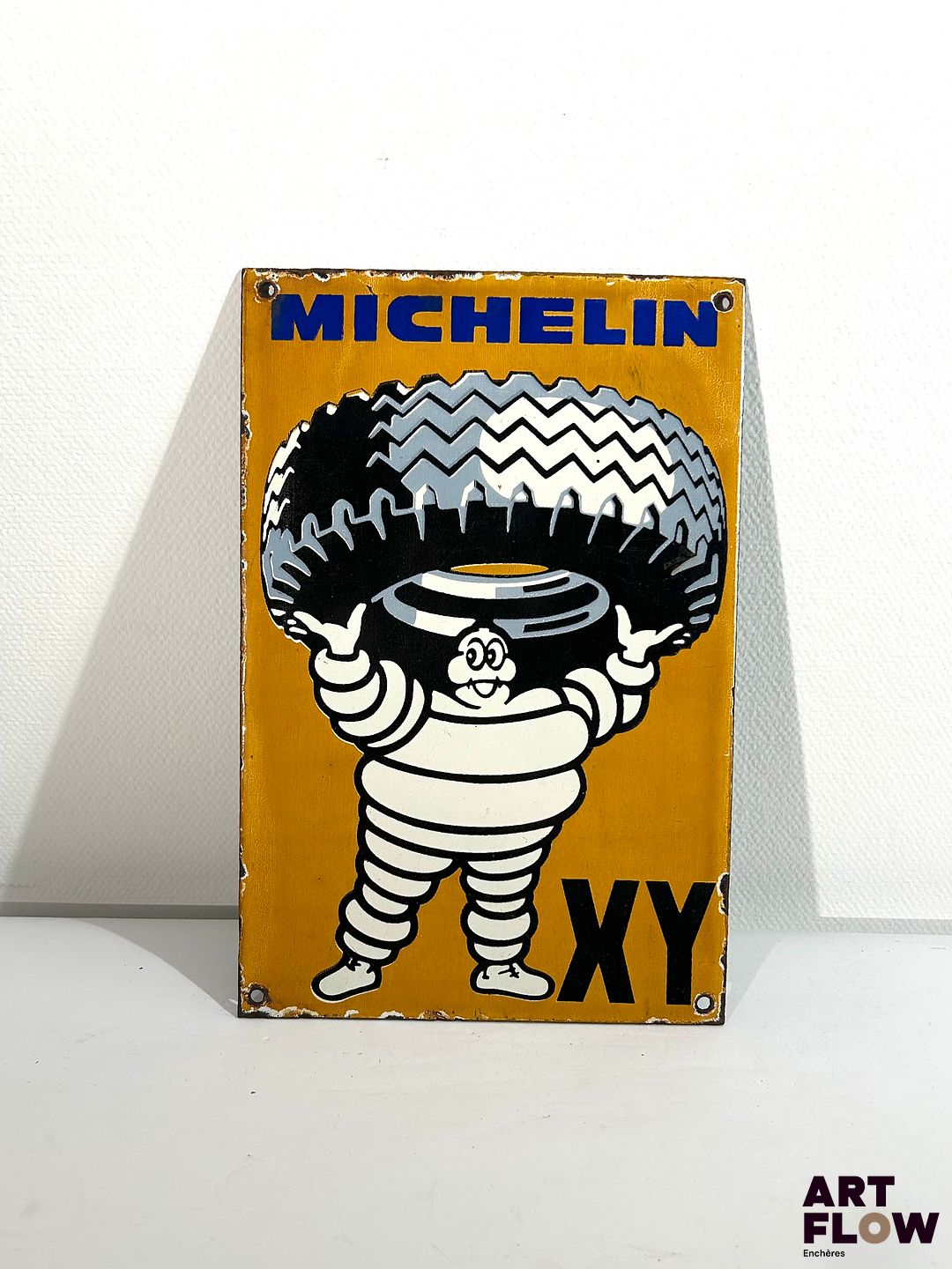 Plaque émaillée rectangulaire d'après Michelin Dimensions : 25 x 16,5 cm Petits éclats et traces de rouille - moderne