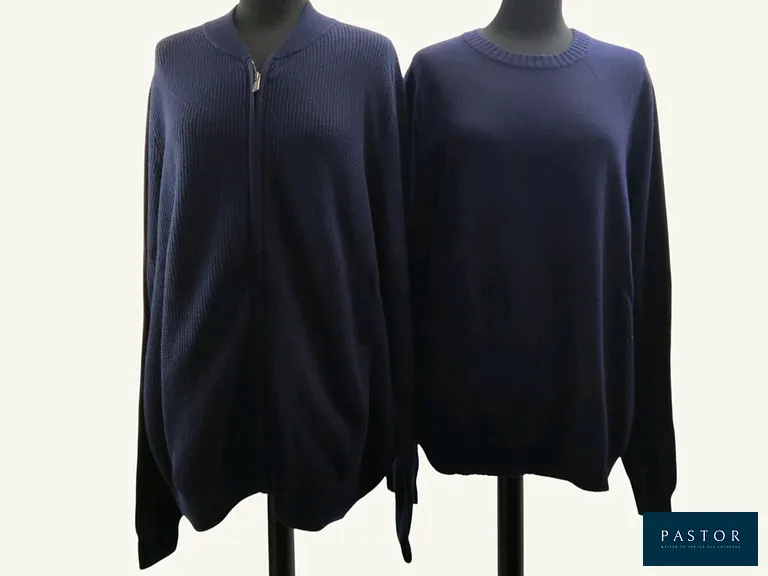 ERIC BOMPARD HOMME. Lot composé d'un pull col rond en cachemire et soie bleu marine, T.L, et d'un teddy zippé en maille nid d'abeille bleu marine, T.XL. NEUFS avec étiquettes - TVA Récupérable